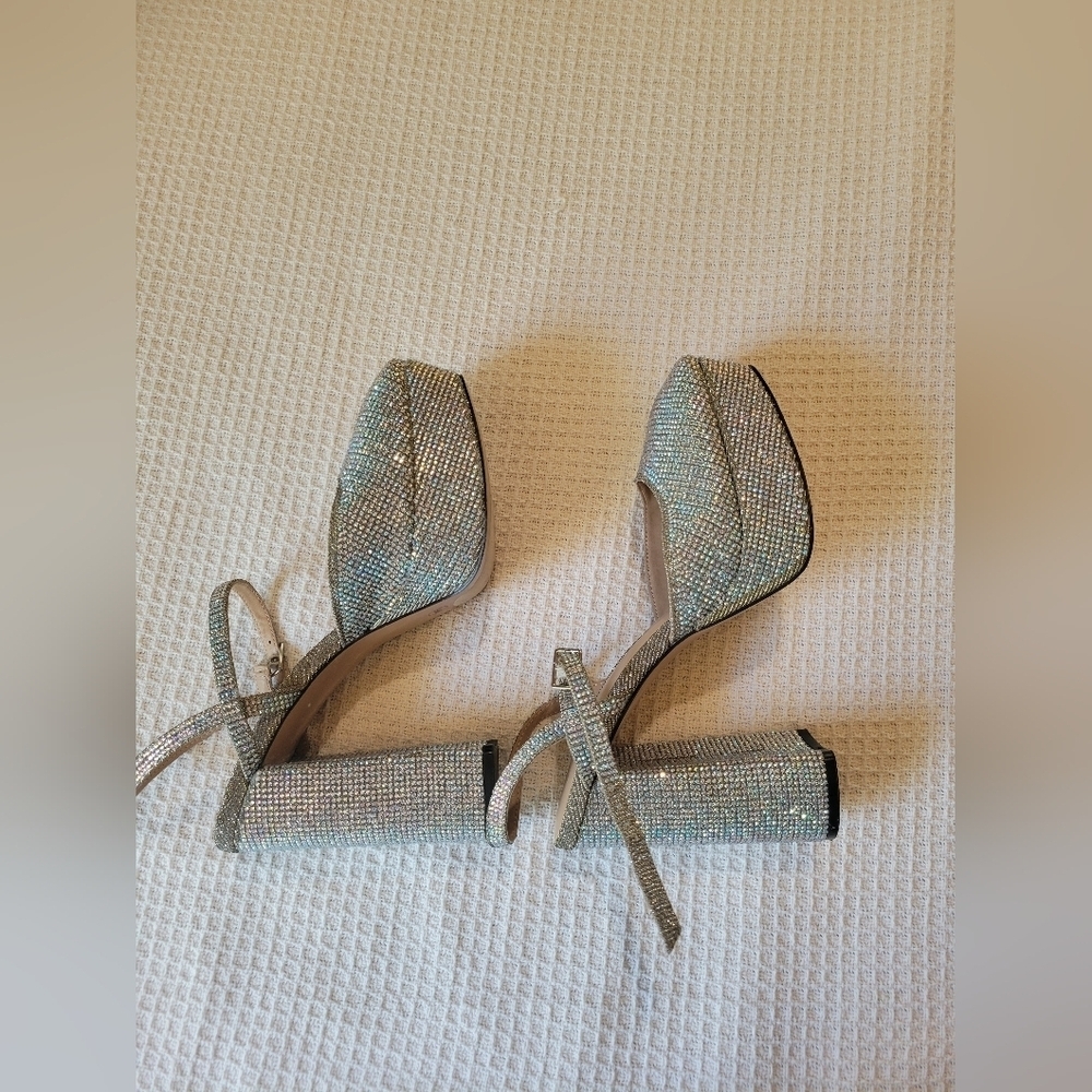 Elegant Glitter Block Heel Sandals - Picture 5 of 11